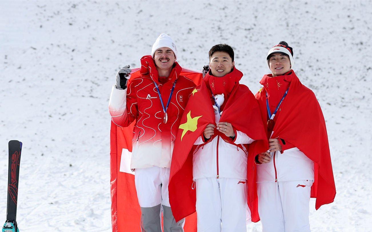 开云体育-金牌夫妇!王心迪132.6分夺冠,携手徐梦桃创神迹,激动跪地庆祝