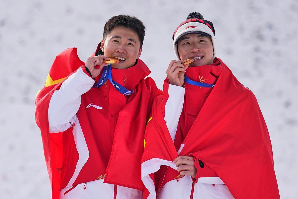 开云-体坛联播｜中国队今日再冲两金，短道速滑追平历届最差成绩